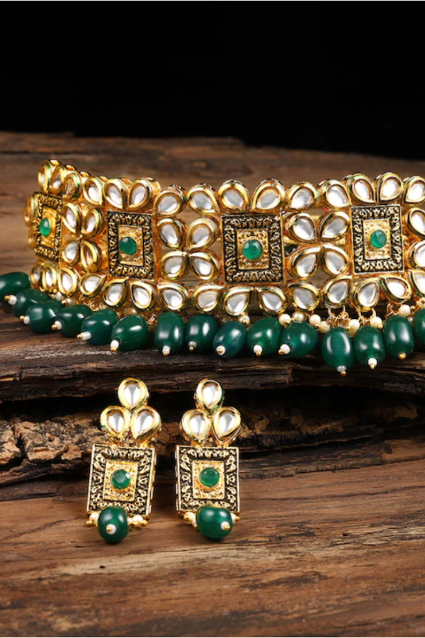 Kundan & Green Beads Studded Jewellery Set