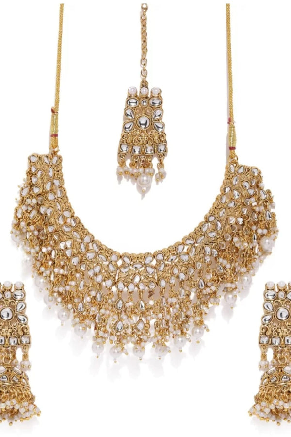 Traditional Kundan & Pearls Studded Jewellery Set