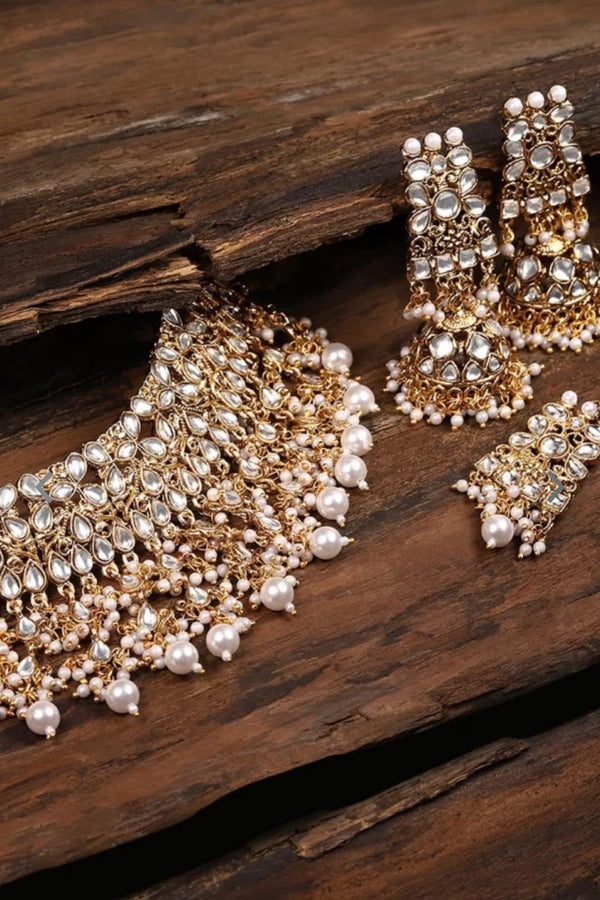 Traditional Kundan & Pearls Studded Jewellery Set